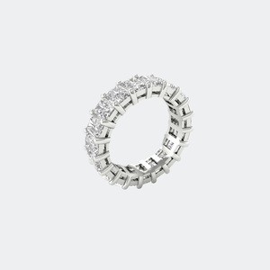 Anillo de eternidad completo con diamantes de corte radiante de 4.60 quilates y engaste de puntas - Product Image 4