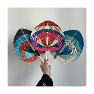 Abanico de bambú tejido disponible para utilería práctica y creativa en estudios de fotografía y paquetes de artículos para huéspedes de hoteles boutique. - Product Image 3