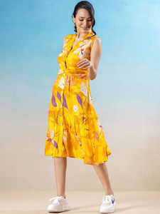 Fabricante de Ropa, Vestido Midi Moderno y Sencillo para Mujer, Vestido Formal Amarillo de Georgette con Cuello en V y Estampado Floral, Corte en A - Product Image 3