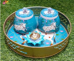 Bandeja metálica cuadrada Pichwai hecha a mano con 2 tarros |   Regalo de Boda Festivo Indio |   Set de Regalo de Lujo para la Inauguración de una Casa - Product Image 6