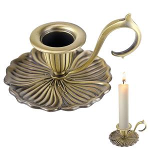 El portavelas metálico modernista agrega una sensación de lujo, transformando incluso velas sencillas en exhibiciones artísticas que merecen admirarse. - Product Image 4