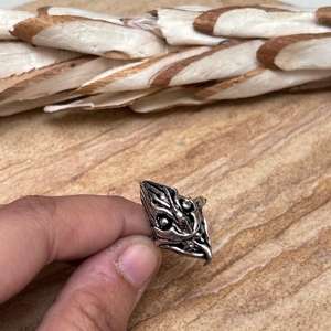 Anillo Gótico Tribal para Mujer, Chapado en Plata Oxidada, Joyería de Latón, Diseño Audaz, Regalo y Fiesta de Aniversario, Venta al por Mayor - Product Image 5