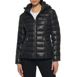 Chaqueta Acolchada Negra para Mujer, con Capucha, Cierre de Cremallera, Manga Larga, Abrigo de Invierno, Color Sólido, Relleno de Poliéster, Logotipo Personalizado - Product Image 1