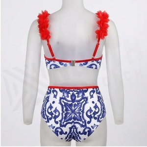 Ensemble de yoga 2 pièces imprimé papillon bleu avec finition dorée, body à col en V profond et jupe portefeuille longueur genou - Product Image 2
