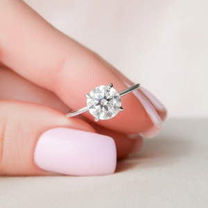 แหวนหมั้นเพชรทรงกลมเจียระไนแบบบริลเลียนท์ 14K ทองคำ ประดับเพชรเลี้ยงในห้องปฏิบัติการ รับรองโดย IGI สี D สไตล์คลาสสิก - Product Image 5