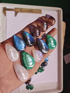 Opale naturelle cabochon taille ovale, pierre précieuse lâche polie, éclats multicolores irisés, jeu de couleurs, certifiée par un tiers, Rajasthan - Product Image 2