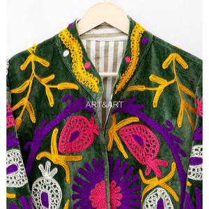 Chaqueta de Terciopelo Suzani de Lujo para Mujer, Bordado Tradicional Hecho a Mano, Bordado Floral Étnico Bohemio, ART&ART, Ecológico, de Secado Rápido - Product Image 6