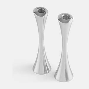 Porte-bougie en métal sophistiqué avec finition dorée pour les applications de design d'intérieur haut de gamme - Product Image 2