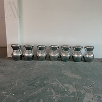 Table de bar longue et étroite de luxe en fibre de verre avec design d'arche en faux marbre vert, comptoir de réception commercial, console haute pour hôtel et club