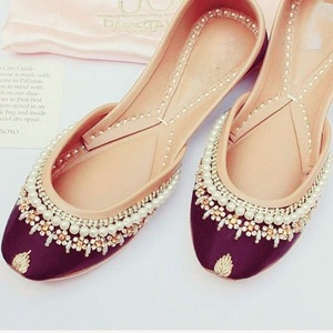 Low MOQ Prices Latest Designs Women Khussa Flat Sandals Slip-On Rhinestones Breathable Anti-Slip Indian Punjabi Chappal <b>Shoes</b> - Product Image 4