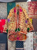 Jaket Musim Dingin Gaya Boho Bordir Reversibel Panjang Reguler dengan Kancing Tanduk, Pola Bunga Katun Berlapis Kantha Buatan Tangan.