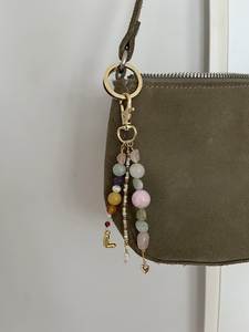 Porte-clés brodé artistique et perlé avec un artisanat fait main complexe pour un cadeau unique - Product Image 3