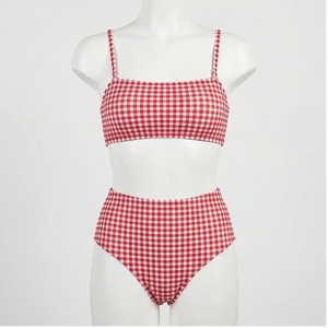Ensemble bikini 2 pièces à carreaux rouges pour femme, haut bandeau et bas taille haute, maillot de bain extensible - Product Image 1