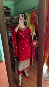 เรากำลังเปิดตัวงานเลี้ยงอาหารค่ำสีแดงที่ดูสง่างามที่สุดแต่ยังดูสวยและมีฟังก์ชั่นสวมชุดผ้าไหมโรมัน salwar kameez ด้วย dupatta - Product Image 3