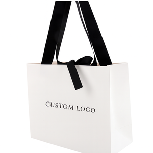 <span class=keywords><strong>Sac</strong></span> de shopping en papier d'art de luxe avec poignée en ruban noir, logo personnalisé, emballage cadeau élégant pour les boutiques de vêtements et les mariages - Product Image 1