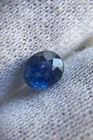 zafiro azul corte ovalado 1.10 ct zafiro azul natural facetado de Sri Lanka.