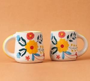 Juego de tazas de café de cerámica pintadas a mano con diseño floral, acabado brillante y asa cómoda para uso en el hogar, cocina, té y café. - Product Image 1