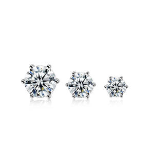 Pendientes de Diamante Solitario en Plata de Ley 925 con Moissanita VVS, Corte Brillante Redondo, con Cierre a Presión - Product Image 3