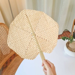 พัดไม้ไผ่รูปหัวใจสวยงามสำหรับแขกในงานแต่งงาน ราคาถูก พัดใบปาล์มทำมือ - Product Image 6