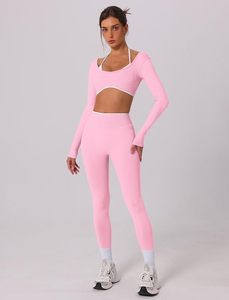 Conjunto Deportivo para Mujer: Leggings Elegantes y Bra Deportivo Racerback para Gimnasio, Yoga y Ejercicio - Product Image 2