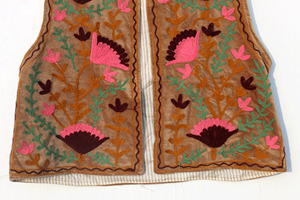Chaleco de terciopelo estilo bohemio para mujer, chaleco bordado Suzani, chaleco sin mangas de terciopelo floral para mujer - Product Image 5