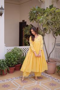 Traje Anarkali de Algodón con Bordado Étnico Indio para Bodas y Festivales, Salwar Kameez Elegante para Mujer - Product Image 4