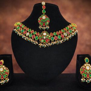 Ensemble de bijoux de mariage traditionnel en cuivre Kundan avec collier ethnique et boucles d'oreilles assorties pour femmes - Product Image 3