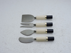 Ensemble d'ustensiles à fromage en acier inoxydable 4 pièces avec manche en résine, antidérapant, durable, sans danger pour les aliments, outils de service, lavage à la main uniquement - Product Image 2
