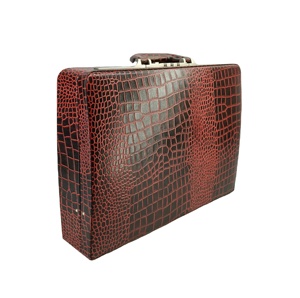 กระเป๋าเดินทางหนังแท้ลายจระเข้แฟชั่นพรีเมียม กระเป๋าเอกสารผู้ชายพร้อมกุญแจล็อค ช่องใส่แล็ปท็อป กระเป๋าถือ ขายส่ง - Product Image 1