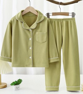 Ensemble de pyjama côtelé à manches longues pour filles avec bordure blanche et fermeture boutonnée sur le devant - Product Image 2