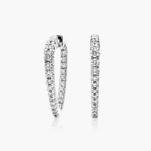 Boucles d'oreilles créoles Inside Out Triangle 1 CTW en or blanc avec diamants de laboratoire - Product Image 4