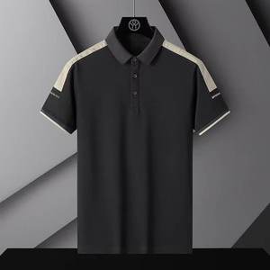 เสื้อโปโลแขนสั้นสีดำสำหรับผู้ชาย พร้อมแถบสีเบจที่ไหล่ ระบายความชื้นได้ดี ทรงปกติ เสื้อกีฬาฤดูร้อน - Product Image 1