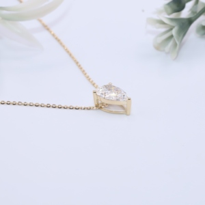 Collier Pendentif Solitaire en Or Jaune Massif de Luxe, Coupe Poire, Ornement de Laboratoire, Chaîne Câble Flottante Minimaliste, Bijoux Fins Personnalisés pour Mariage - Product Image 2