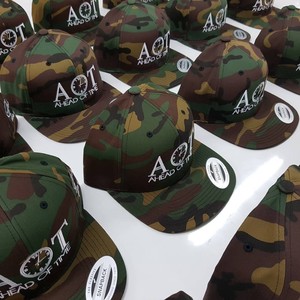 Gorra Clásica de Seis Paneles con Ajuste Cómodo, Bordado de Alta Calidad y Fabricación Personalizada para Ropa Promocional y Corporativa - Product Image 3
