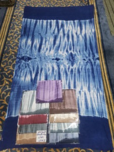 ผ้าคลุมไหล่พิมพ์ลาย Paisley Tie-Dye แบบขายส่ง ขนาด 180x70 ซม. ผลิตจากผ้าวิสโคส เนื้อผ้านุ่ม ใช้ได้ทุกฤดู ทนทาน เหมาะสำหรับใช้ในชีวิตประจำวัน - Product Image 2