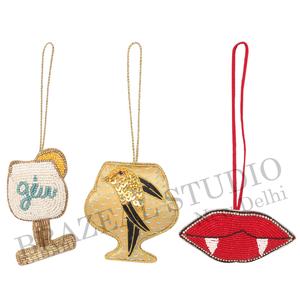 Adornos Navideños Personalizados de Terciopelo y Satén Hechos a Mano por Brazeal Studio, Ecológicos, con Cuentas Bordadas y Hilos Dorados de Fábrica - Product Image 3