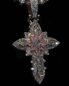 Collar con colgante de cruz de moissanita rosa hecho a medida, con incrustaciones de circonitas, en plata 925, estilo hip hop, para raperos, uso diario. - Product Image 5