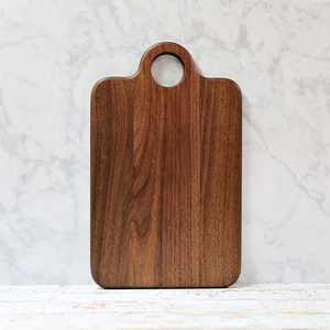Planche à découper en bois, idéale pour offrir en cadeau lors de la nouvelle installation dans une maison, à cause de sa beauté. - Product Image 1