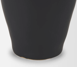 Vase à fleurs en métal magnifiquement sculpté, d'une allure luxueuse et de style ancien, idéal pour créer une ambiance charmante et intemporelle. - Product Image 2