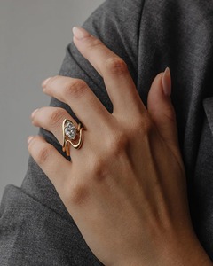 แหวนเพชรโมอิสซาไนต์ทรงมาร์คีส์สไตล์วินเทจอาร์ตเดโค 1.5 กะรัต ทองคำขาว 14K แหวนหมั้นแบบ 6 กรงเล็บ ลายคลื่น 1.8 มม. ทันสมัย - Product Image 5