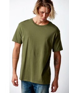 เสื้อยืดคอกลมแขนสั้นสีเขียวมะกอกสำหรับผู้ชาย ทรงปกติ สวมใส่สบาย ผ้าถัก 100% คอตตอน ทรงโอเวอร์ไซส์ ระบายอากาศได้ดี น้ำหนัก 220 กรัม ผ้าเจอร์ซีย์ - Product Image 3
