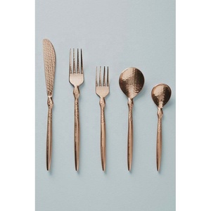 Cuillère fourchette couteau personnalisé en acier inoxydable poli miroir plaqué cuivre ensemble de couverts avec manche martelé complet pour le dîner - Product Image 1