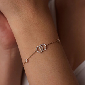 สร้อยข้อมือประดับเพชรทรงกลมแบบประสานกันสีโรสโกลด์ - Product Image 1