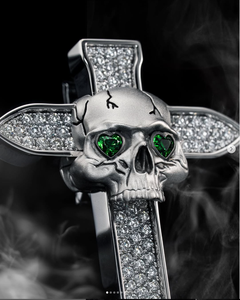Pendentif croix tête de mort plaqué argent avec yeux en cristal vert et accents en strass, style punk, charme unisexe - Product Image 3