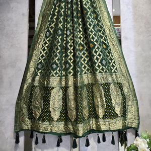 ผ้าคลุมไหล่คุณภาพสูง ผลิตจากใยวิสโคสแท้ เนื้อผ้าจอร์เจตต์ น้ำหนักเบา พลิ้วไหว สไตล์ชาติพันธุ์ เหมาะสำหรับงานปาร์ตี้ งานแต่งงาน ขายส่ง รับผลิตตามแบบ (OEM) และส่งออก - Product Image 1