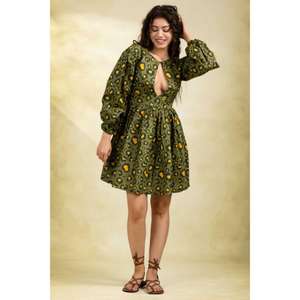 Minivestido verde floral con aberturas, mangas largas abullonadas, silueta en A, cuello con abertura decorativa, 100% algodón, cintura natural - Product Image 4