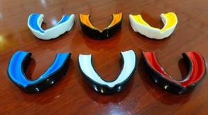 ที่ครอบฟันหลากสีสำหรับชกมวย MMA ฟุตบอล รักบี้ วัสดุ EVA รุ่น YE-MG-00407 - Product Image 2
