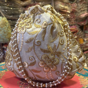 Bolso Potali Dorado Hecho a Mano con Elegante Trabajo Zari, Bolso de Mano Indio Hecho a Mano para Mujer, para Bodas y Regalos - Product Image 2