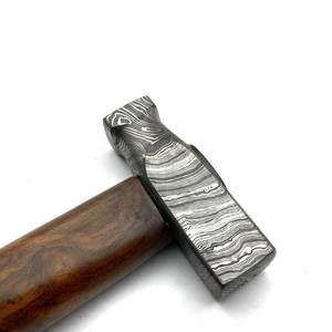 Marteau Viking en acier Damas fait main avec manche en bois de rose, qualité industrielle, 20 pouces de longueur, personnalisable OEM pour travaux extérieurs - Product Image 1