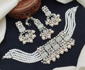 Conjunto de Joyería Kundan de 3 Piezas de Diseño Personalizado, Collar y Aretes de Latón, Joyería de Moda Nupcial de Alta Calidad - Product Image 2